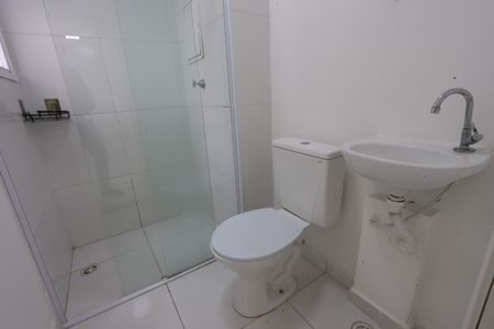 Banheiro de kitnet/studio para alugar com 1 quarto, 38m² em Vila Bela, São Paulo