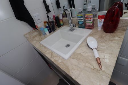 Apartamento à venda com 60m², 2 quartos e 2 vagasBanheiro da Suíte - Pia