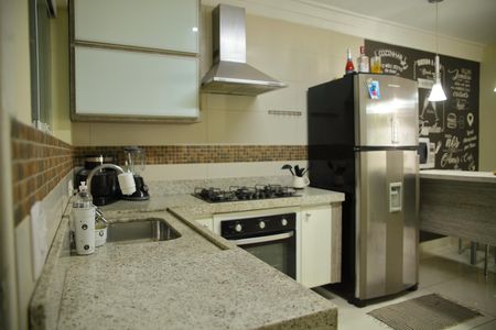 Casa à venda com 122m², 2 quartos e 2 vagasCozinha 