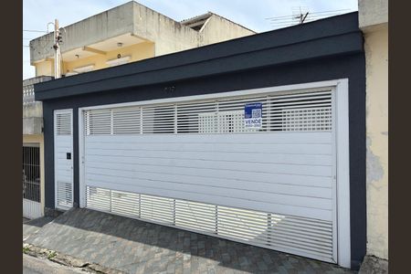 Casa à venda com 122m², 2 quartos e 2 vagasFachada 
