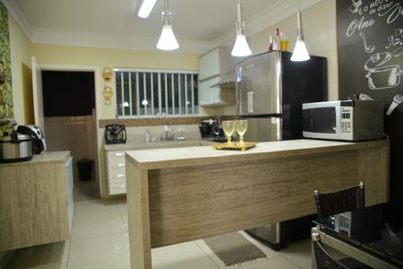 Casa à venda com 122m², 2 quartos e 2 vagasCozinha 