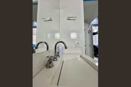 Apartamento à venda com 76m², 3 quartos e 2 vagasBanheiro