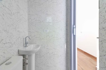 Banheiro Social de kitnet/studio para alugar com 1 quarto, 14m² em Vila Tiradentes, São Paulo