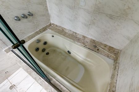 Apartamento para alugar com 166m², 4 quartos e 3 vagas Apartamento para alugar com 166m², 4 quartos e 3 vagasBanheiro da Suíte 1 - banheira