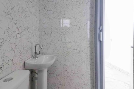 Banheiro de kitnet/studio para alugar com 1 quarto, 14m² em Vila Tiradentes, São Paulo