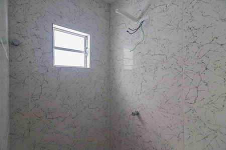 Banheiro de kitnet/studio para alugar com 1 quarto, 14m² em Vila Tiradentes, São Paulo