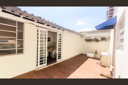 Casa à venda com 85m², 3 quartos e 2 vagas Casa à venda com 85m², 3 quartos e 2 vagasQuintal