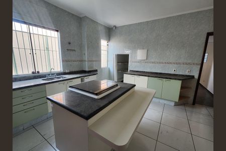 Casa à venda com 247m², 3 quartos e 5 vagas