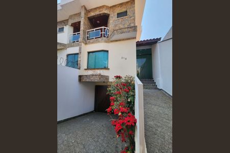 Casa à venda com 247m², 3 quartos e 5 vagas