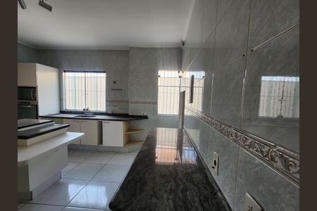Casa à venda com 247m², 3 quartos e 5 vagas