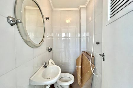 Apartamento à venda com 82m², 2 quartos e 2 vagas Apartamento à venda com 82m², 2 quartos e 2 vagasBanheiro de serviço