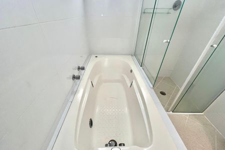 Apartamento à venda com 82m², 2 quartos e 2 vagas Apartamento à venda com 82m², 2 quartos e 2 vagasBanheiro