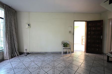 Casa à venda com 193m², 3 quartos e 2 vagasSala