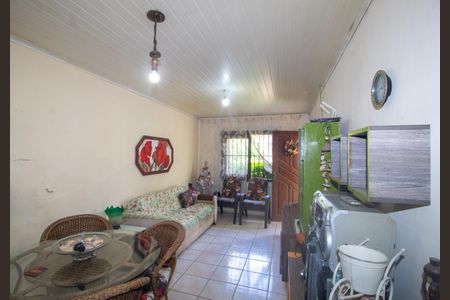 Casa à venda com 75m², 2 quartos e 3 vagasSala