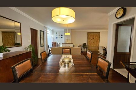 Casa à venda com 3 quartos, 372m² em Vila Cordeiro, São Paulo