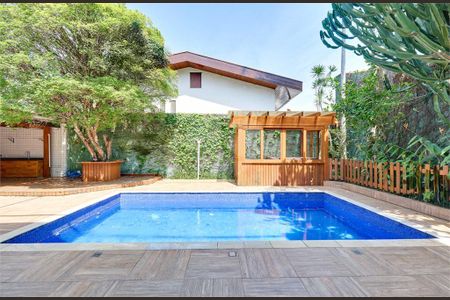 Casa à venda com 345m², 5 quartos e 6 vagas