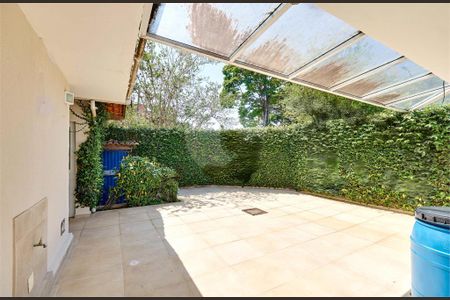 Casa à venda com 345m², 5 quartos e 6 vagas