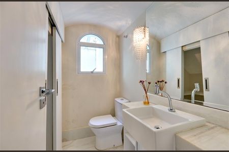 Casa à venda com 345m², 5 quartos e 6 vagas