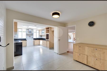 Casa à venda com 345m², 5 quartos e 6 vagas