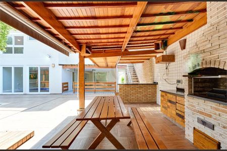 Casa à venda com 345m², 5 quartos e 6 vagas