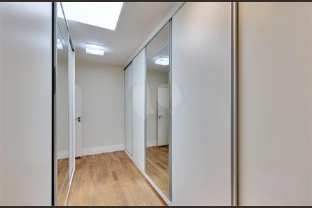 Casa à venda com 345m², 5 quartos e 6 vagas