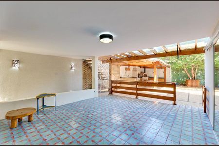 Casa à venda com 345m², 5 quartos e 6 vagas