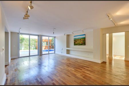 Casa à venda com 345m², 5 quartos e 6 vagas