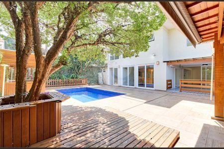 Casa à venda com 345m², 5 quartos e 6 vagas