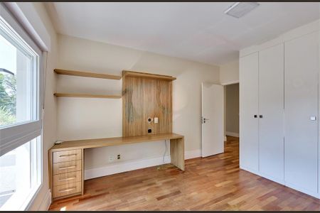 Casa à venda com 345m², 5 quartos e 6 vagas