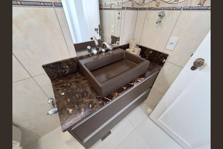 Apartamento à venda com 219m², 3 quartos e 3 vagas Apartamento à venda com 219m², 3 quartos e 3 vagasBanheiro Quarto 3