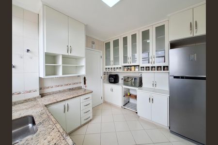 Apartamento à venda com 219m², 3 quartos e 3 vagas Apartamento à venda com 219m², 3 quartos e 3 vagasCozinha