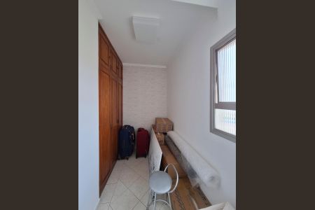 Apartamento à venda com 219m², 3 quartos e 3 vagas Apartamento à venda com 219m², 3 quartos e 3 vagasQuarto de Serviço