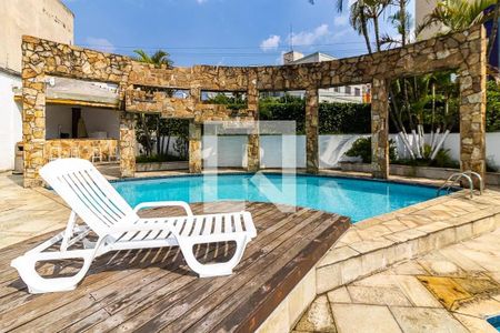 Apartamento à venda com 219m², 3 quartos e 3 vagas Apartamento à venda com 219m², 3 quartos e 3 vagasÁrea comum - Piscina