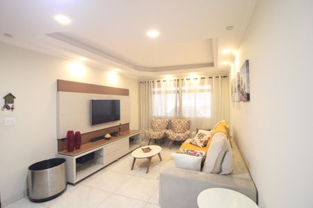 Casa para alugar com 3 quartos, 262m² em Jardim Regis, São Paulo