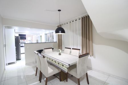 Casa para alugar com 3 quartos, 262m² em Jardim Regis, São Paulo