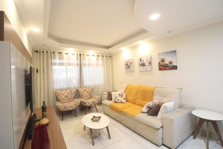 Casa para alugar com 3 quartos, 262m² em Jardim Regis, São Paulo