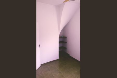 Quarto de casa para alugar com 2 quartos, 30m² em Vigário Geral, Rio de Janeiro