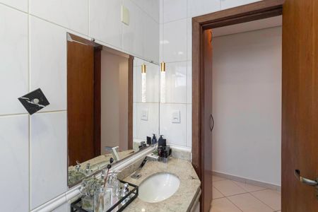 Apartamento à venda com 140m², 2 quartos e 2 vagas Apartamento à venda com 140m², 2 quartos e 2 vagasBanheiro social