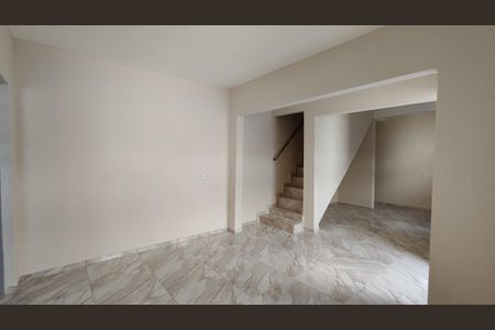 Sala de casa para alugar com 2 quartos, 65m² em Parque Dourado, Ferraz de Vasconcelos