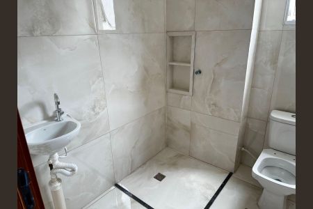 Banheiro de apartamento para alugar com 2 quartos, 45m² em Bom Jesus, Belo Horizonte