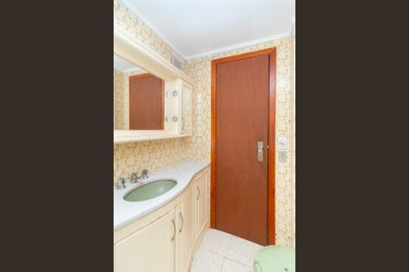 Banheiro 2 de apartamento para alugar com 3 quartos, 104m² em São João, Porto Alegre