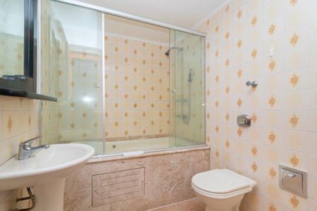 Banheiro da Suíte de apartamento para alugar com 3 quartos, 104m² em São João, Porto Alegre