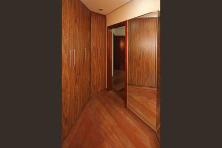 Apartamento para alugar com 290m², 3 quartos e 4 vagas Apartamento para alugar com 290m², 3 quartos e 4 vagasCloset da Suite 03