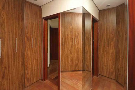 Apartamento para alugar com 290m², 3 quartos e 4 vagas Apartamento para alugar com 290m², 3 quartos e 4 vagasCloset da Suite 03