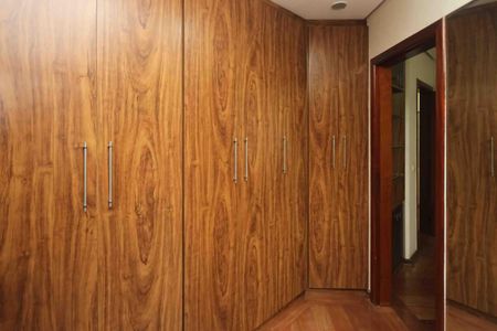 Apartamento para alugar com 290m², 3 quartos e 4 vagas Apartamento para alugar com 290m², 3 quartos e 4 vagasCloset da Suite 03