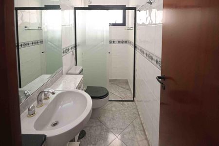 Apartamento para alugar com 290m², 3 quartos e 4 vagas Apartamento para alugar com 290m², 3 quartos e 4 vagasBanheiro da Suite 02