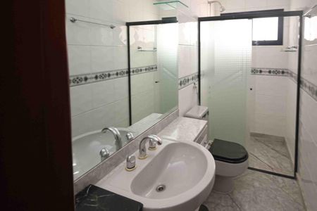 Apartamento para alugar com 290m², 3 quartos e 4 vagas Apartamento para alugar com 290m², 3 quartos e 4 vagasBanheiro da Suite 02