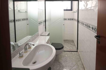 Apartamento para alugar com 290m², 3 quartos e 4 vagas Apartamento para alugar com 290m², 3 quartos e 4 vagasBanheiro da Suite 02