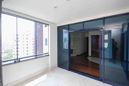 Apartamento para alugar com 290m², 3 quartos e 4 vagas Apartamento para alugar com 290m², 3 quartos e 4 vagasVaranda