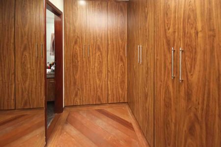 Apartamento para alugar com 290m², 3 quartos e 4 vagas Apartamento para alugar com 290m², 3 quartos e 4 vagasCloset da Suite 03
